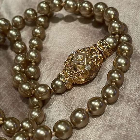 Joan Rivers Faux Pearl Necklace Magnetic Clasp 30” Gold Egg Clasp - Picture 2 of 7